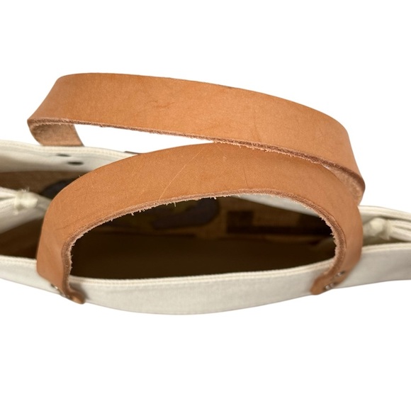 NWOT Brighton “Love Makes the Earth Go Round” Jute Tote Bag with Leather Handles - Picture 5 of 10